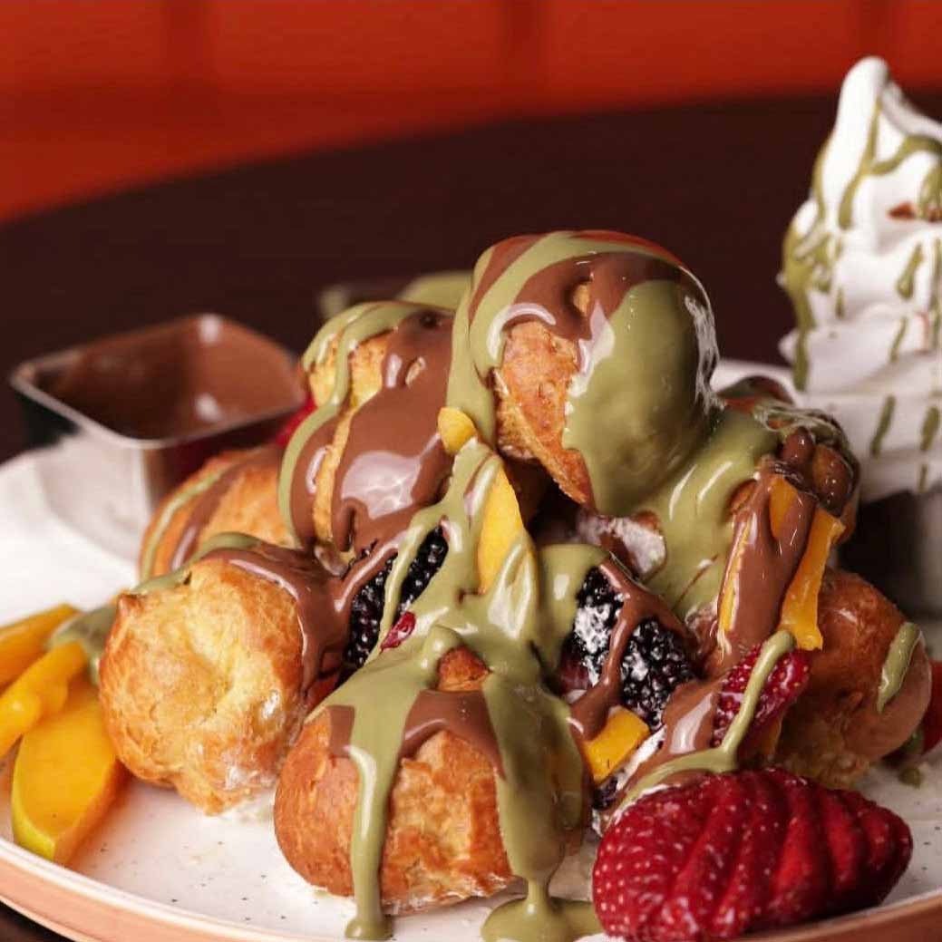 Cream Puffs Pyramid